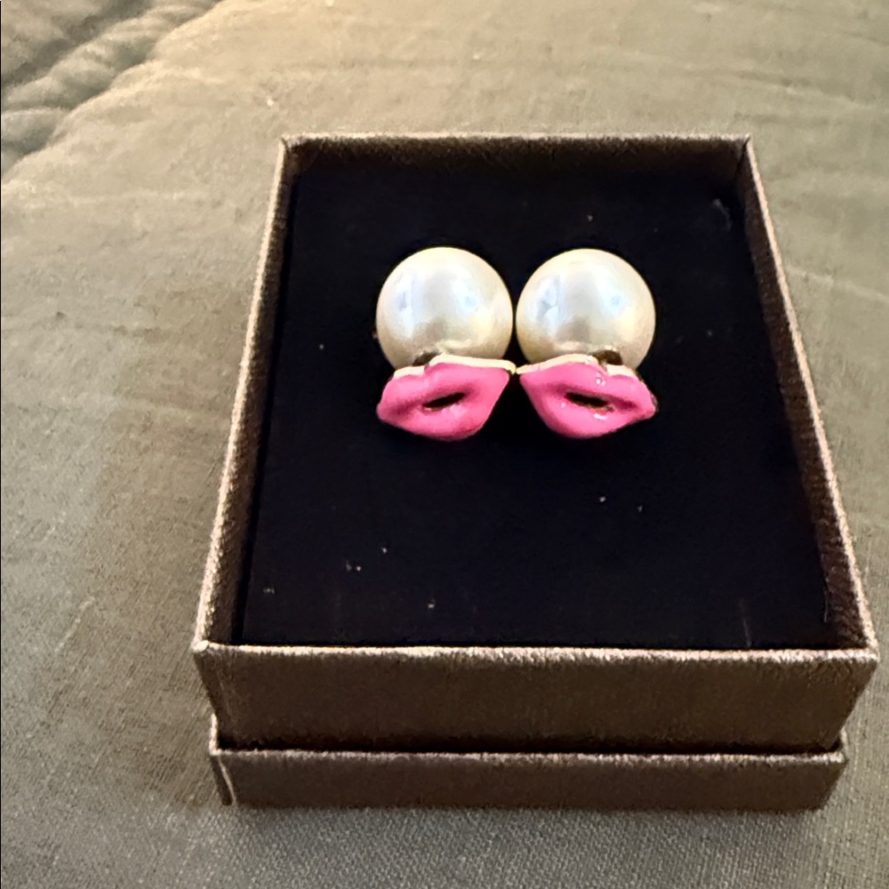 Pink Lip Pearl Earrings